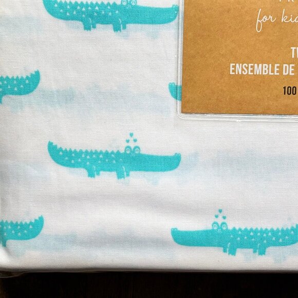 QueenWest Trading Co. Crocodile Cotton TWIN Sheet Set - Hearts Love Alligator - Picture 4 of 4